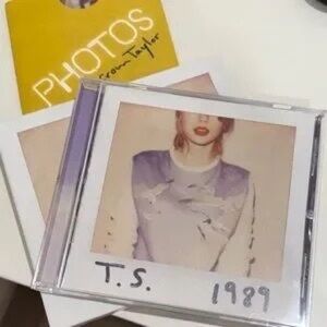 Taylor Swift 1989 CD with Photos - White and Purple